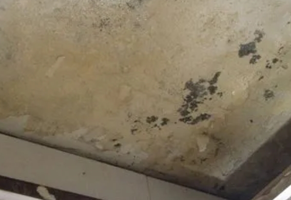 江岸阳台漏水维修公司分享下江岸卫生间渗水维修需要注意哪些问题。